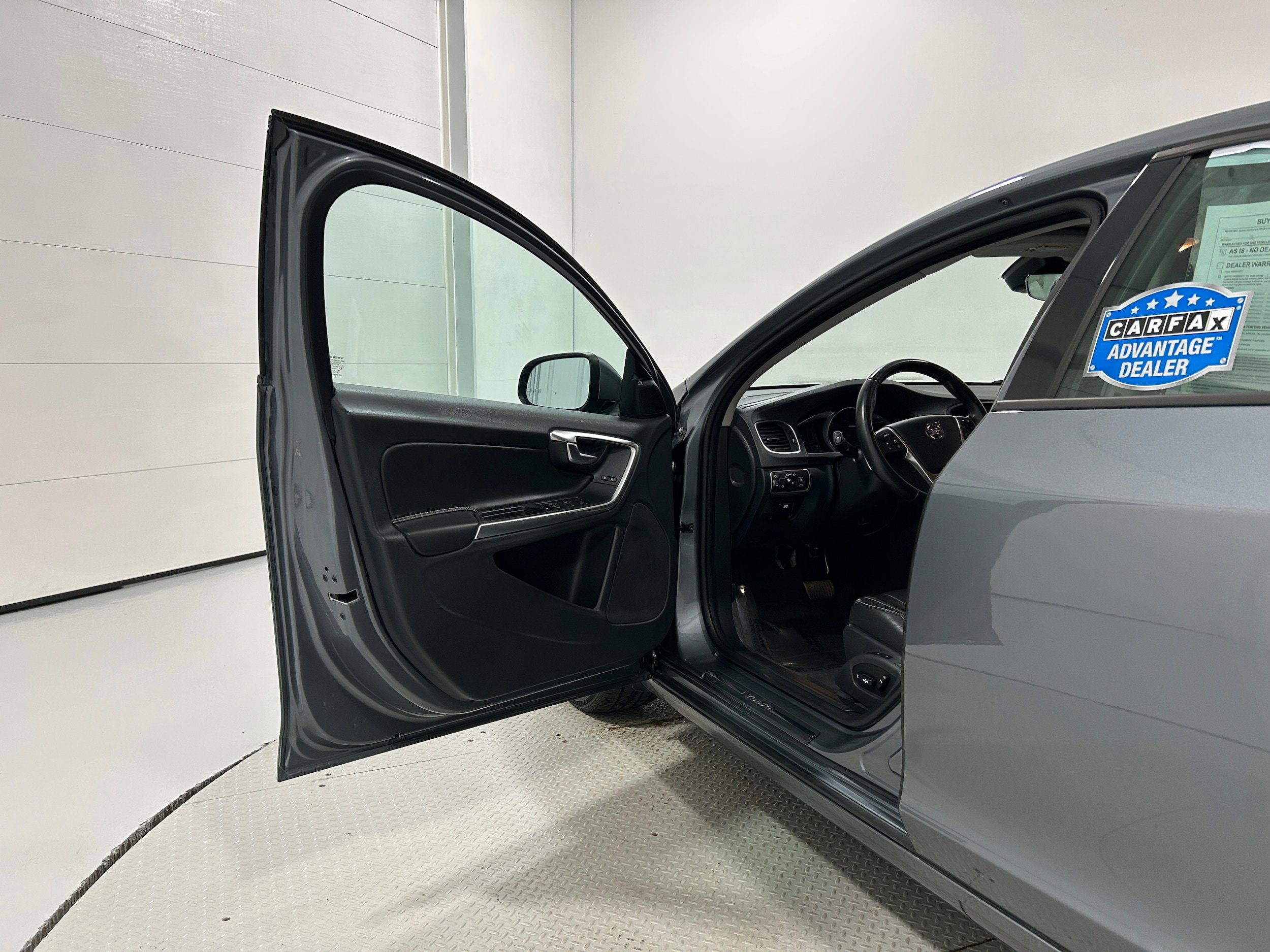 Used 2018 Volvo S60 T5 Dynamic w/ Vision Package image 23