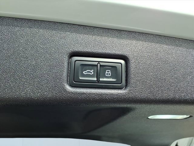 Used 2025 Audi Q5 Premium w/ Convenience Package image 8