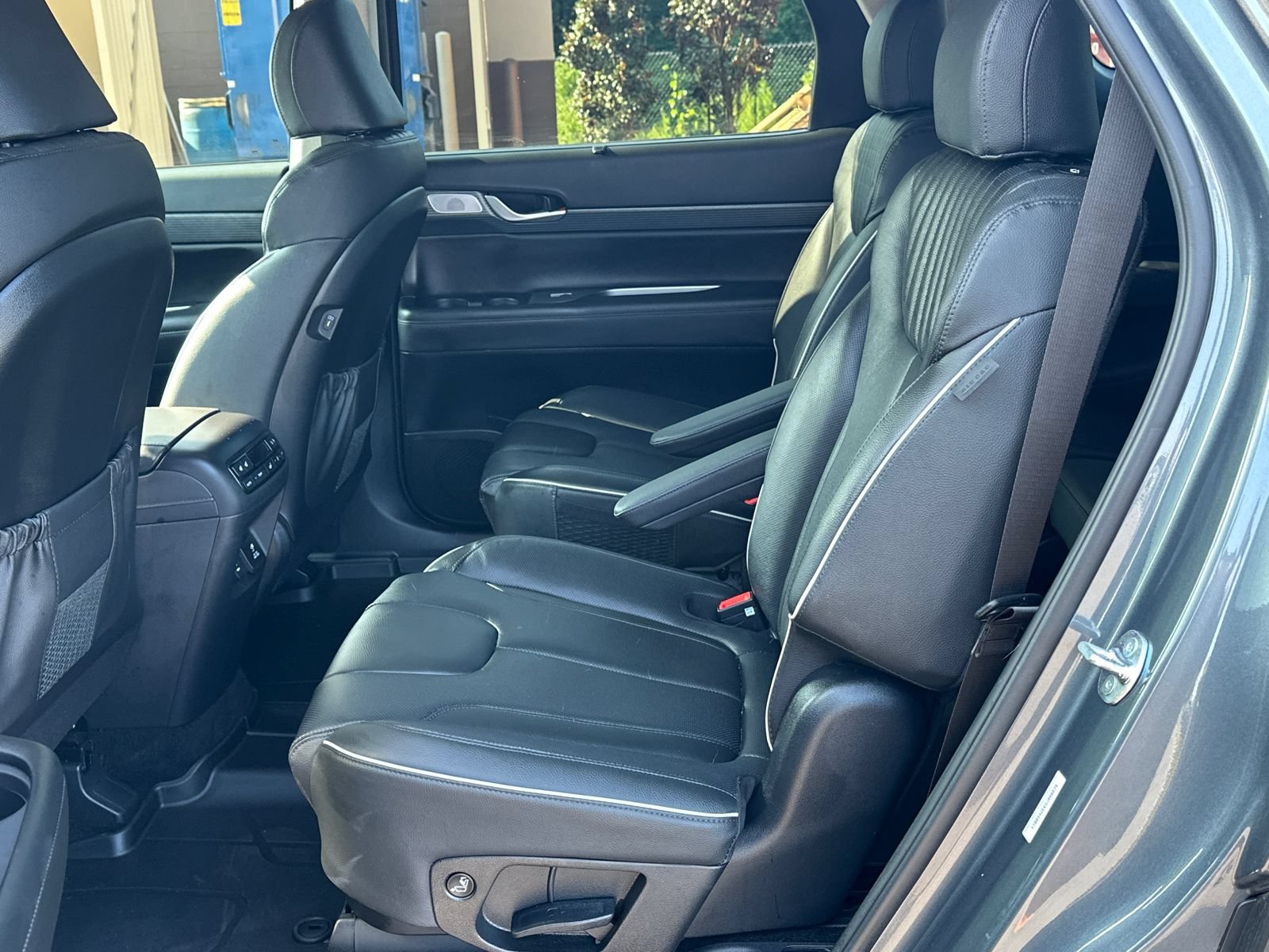 Certified 2025 Hyundai Palisade Limited FWD image 18