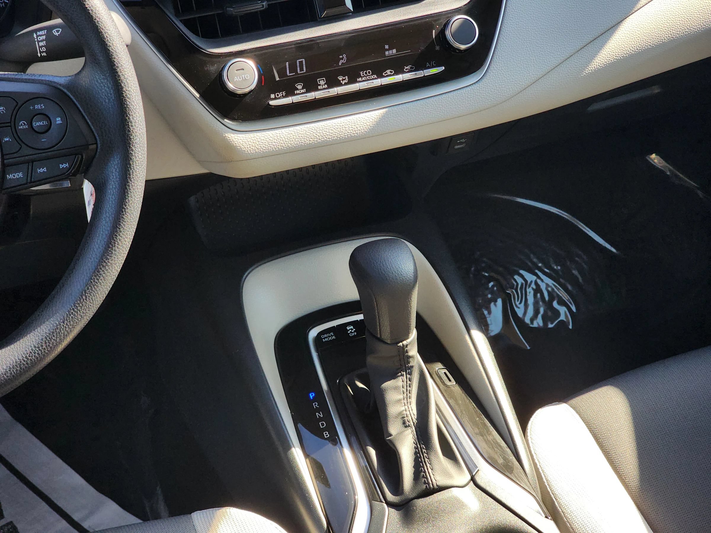 Used 2025 Toyota Corolla LE FWD image 16