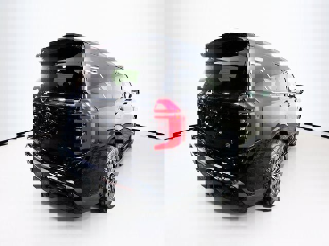 New 2025 Nissan Armada SL w/ Captain's Chari Seat Package image 5