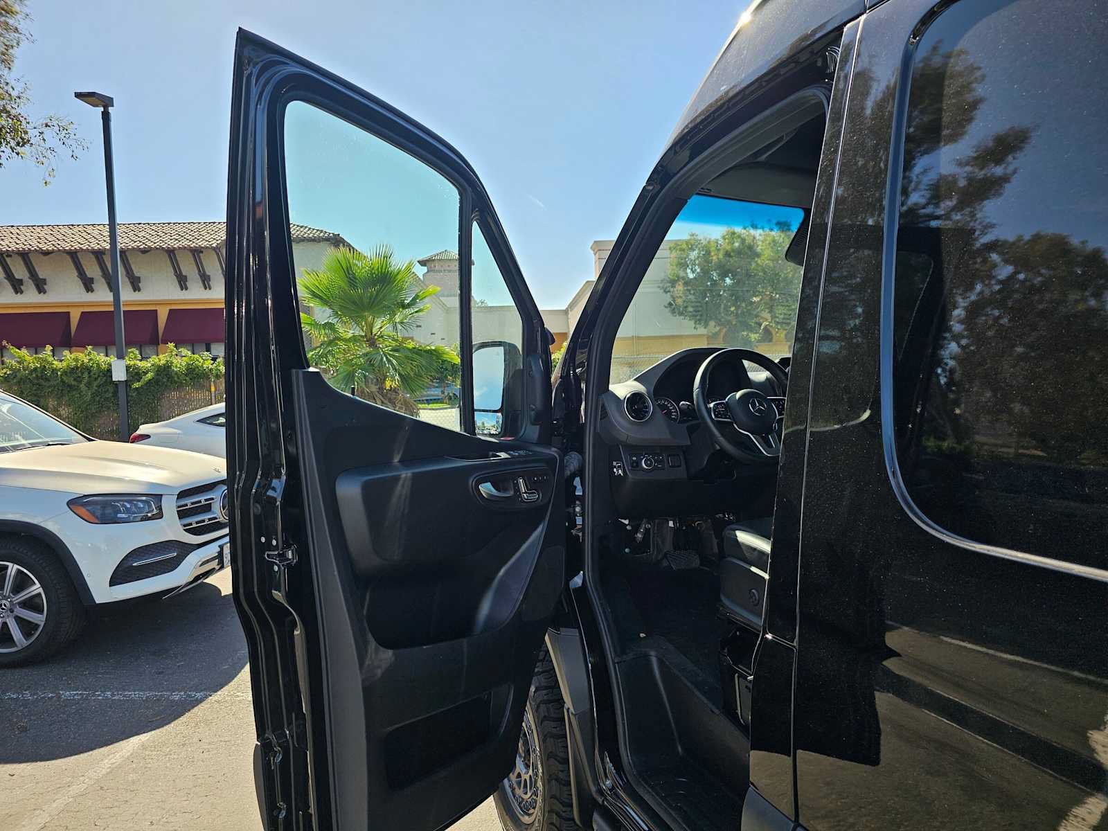 Used 2024 Mercedes-Benz Sprinter 2500 image 23