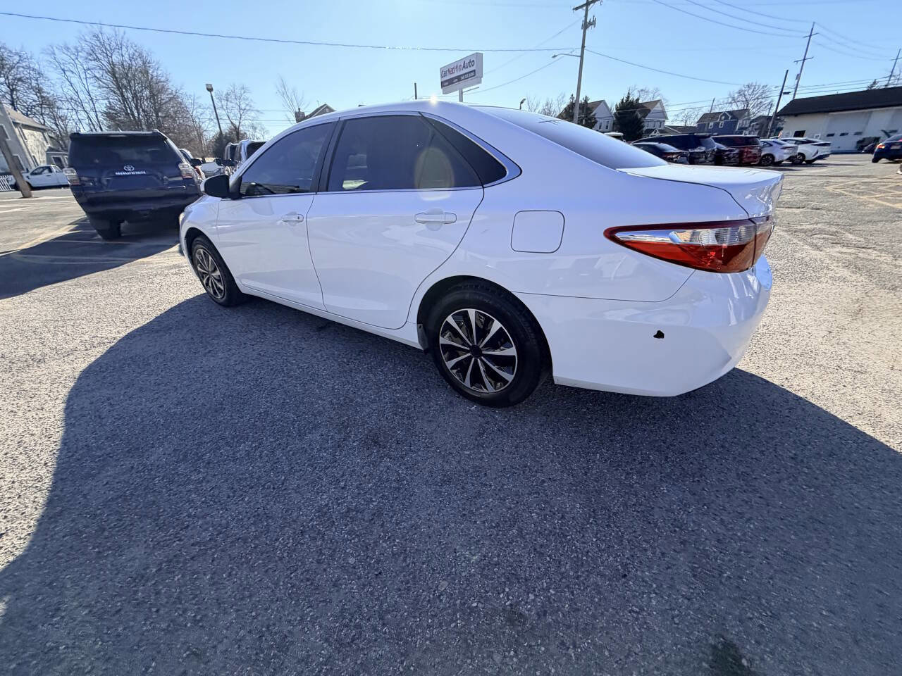 Used 2017 Toyota Camry LE image 17