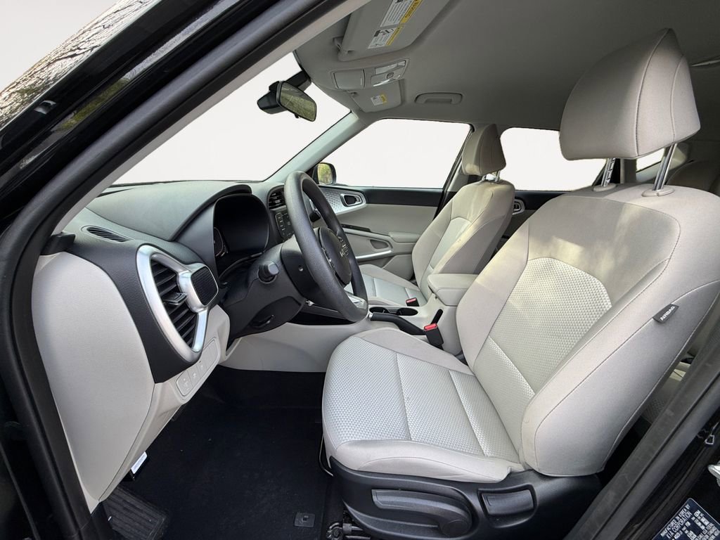 Used 2025 Kia Soul LX w/ LX Technology Package image 10
