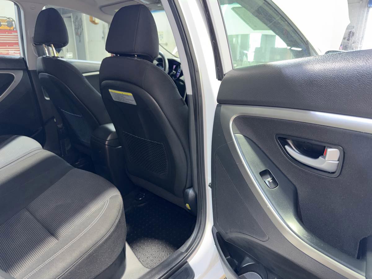 Used 2017 Hyundai Elantra GT image 23