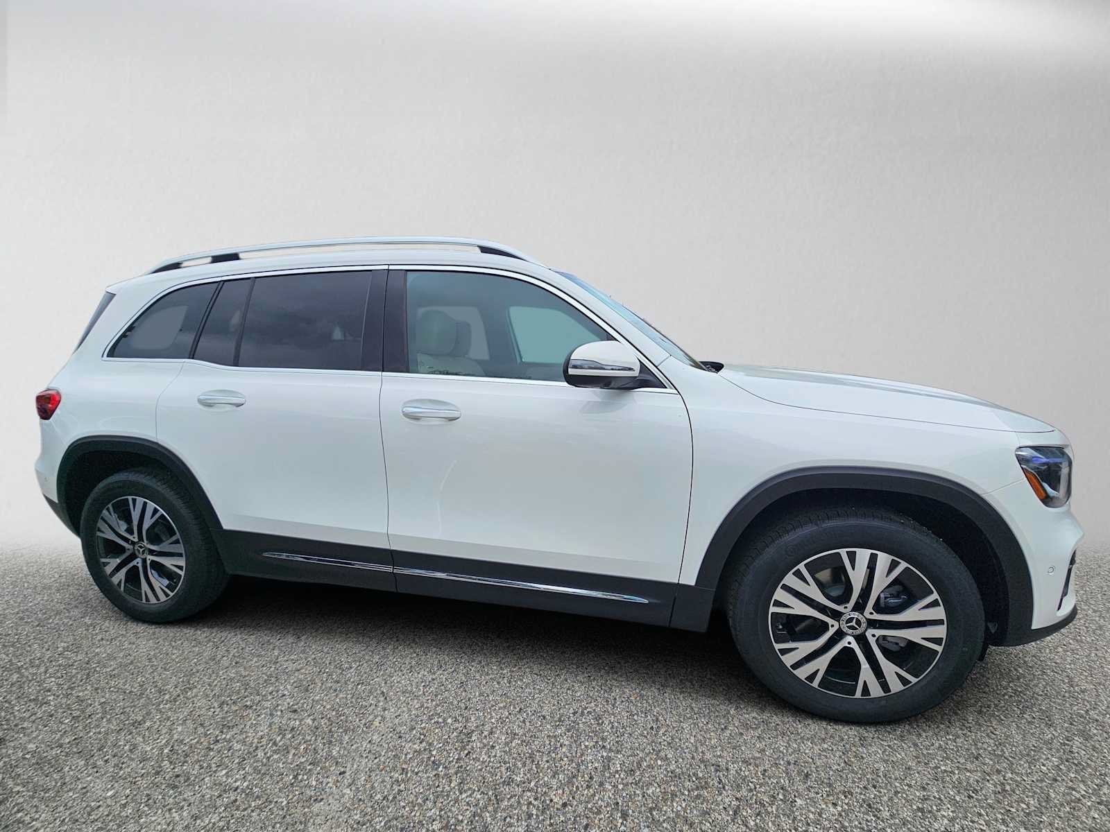 New 2026 Mercedes-Benz GLB 250 image 2