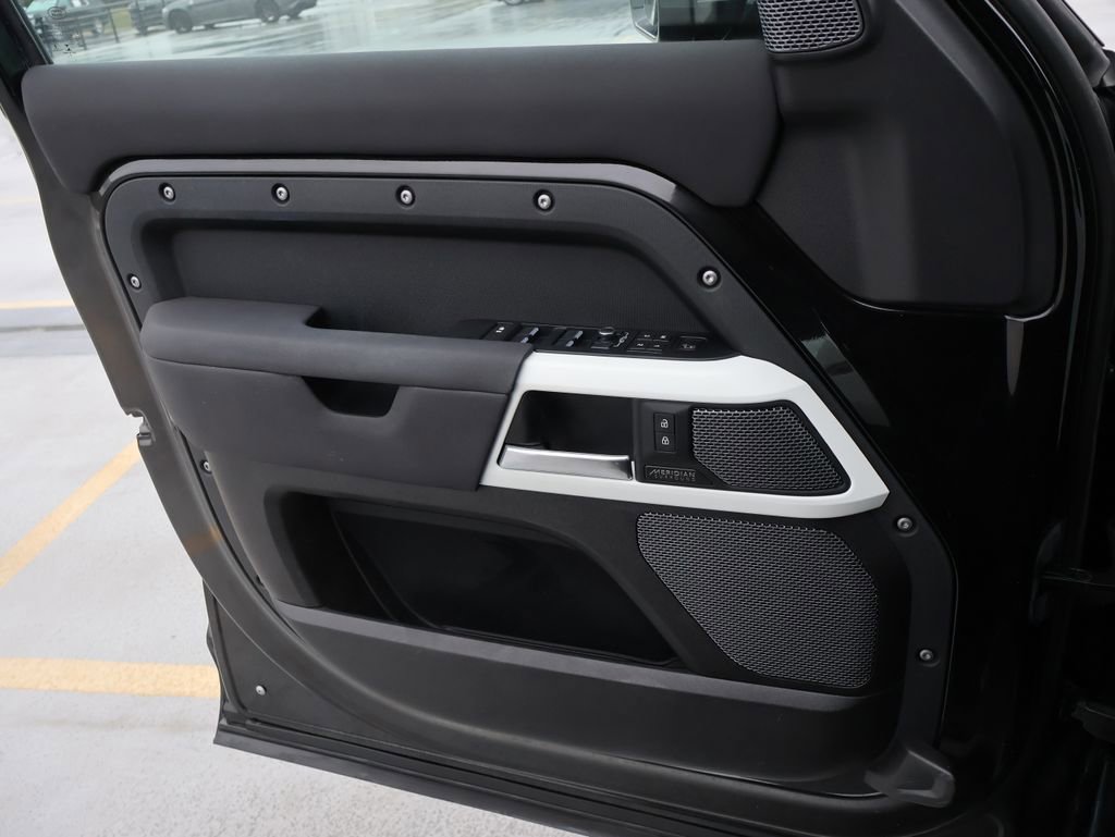 Used 2022 Land Rover Defender 110 X-Dynamic SE image 36