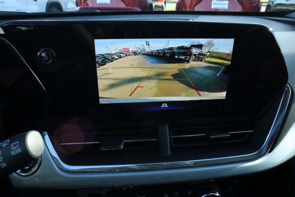 New 2026 Chevrolet Trax LT w/ Sunroof Package image 6