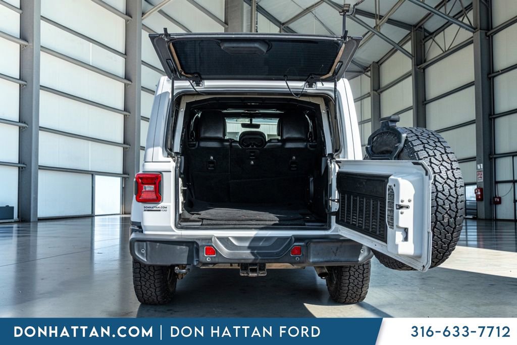 Used 2019 Jeep Wrangler Unlimited Sahara image 32