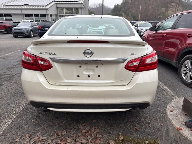 Used 2017 Nissan Altima 2.5 SL w/ Moonroof Package image 5