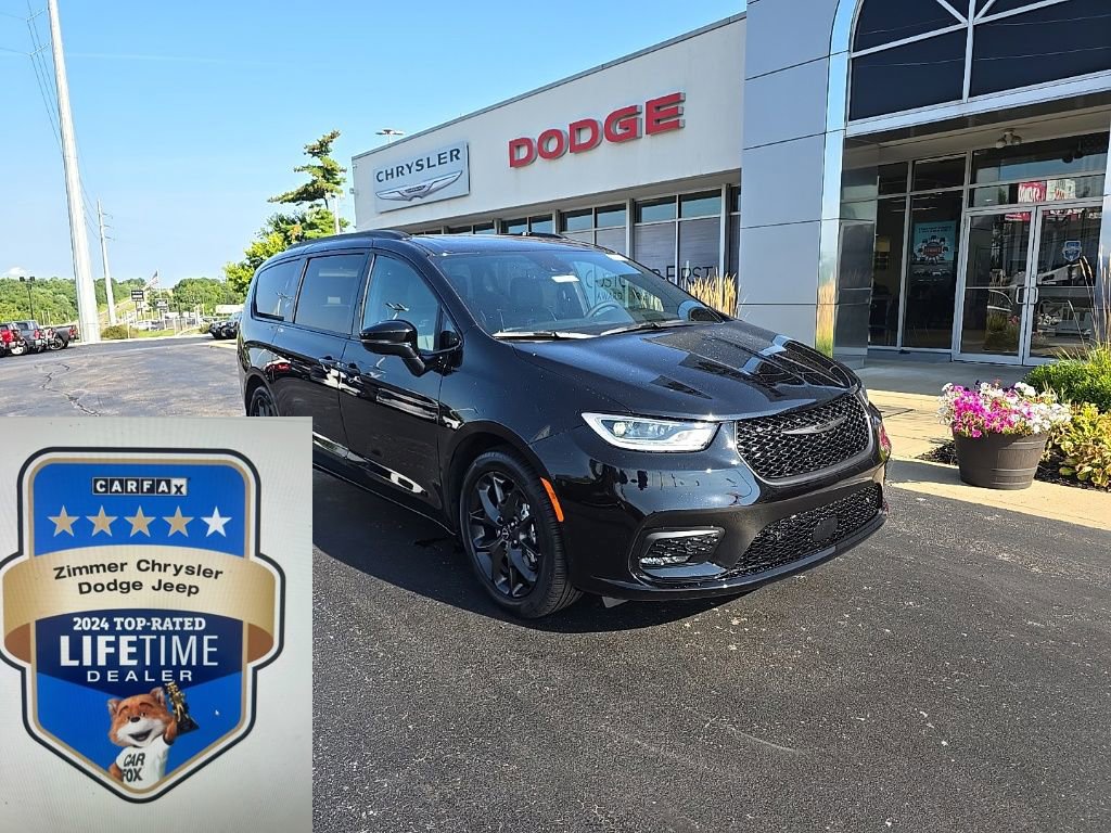 New 2026 Chrysler Pacifica Limited w/ S Appearance Package