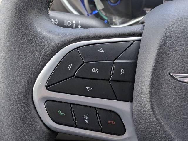 Used 2023 Chrysler Pacifica Touring-L FWD image 28