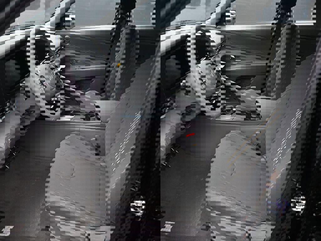 New 2025 Hyundai Elantra Sport image 9