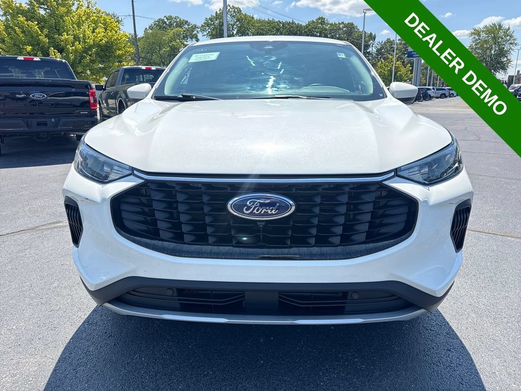 Used 2023 Ford Escape Active w/ Tech Pack #2 FWD image 3