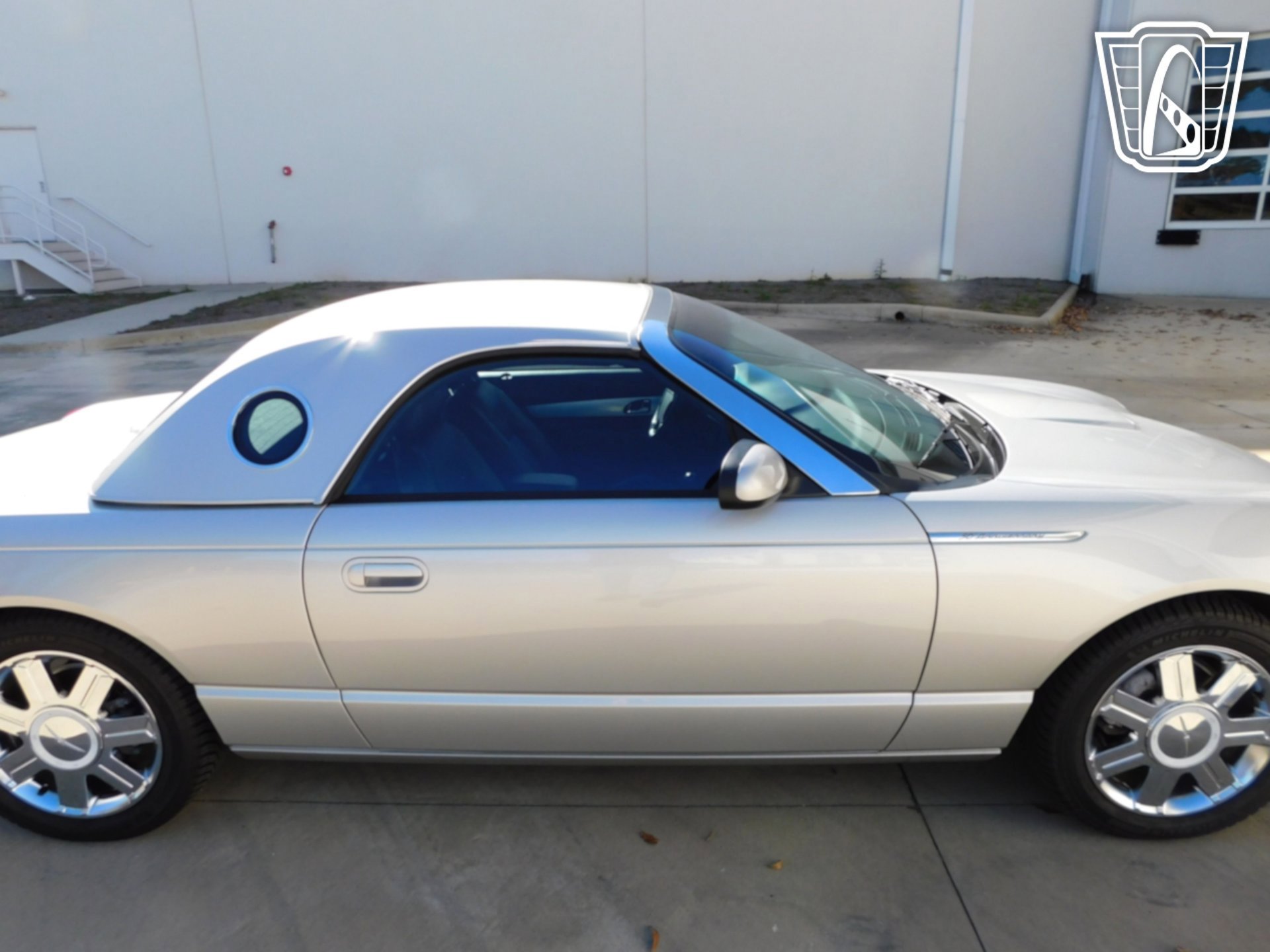 Used 2005 Ford Thunderbird image 33