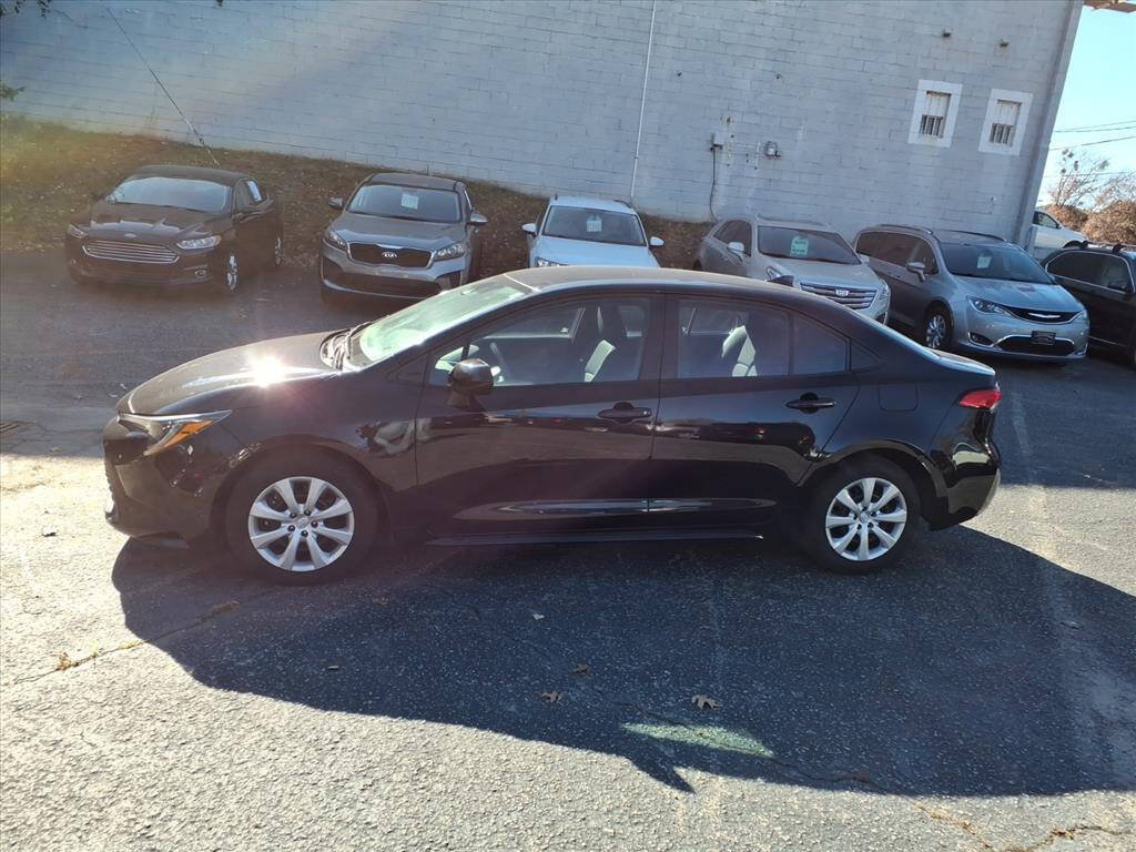 Used 2024 Toyota Corolla LE FWD image 8