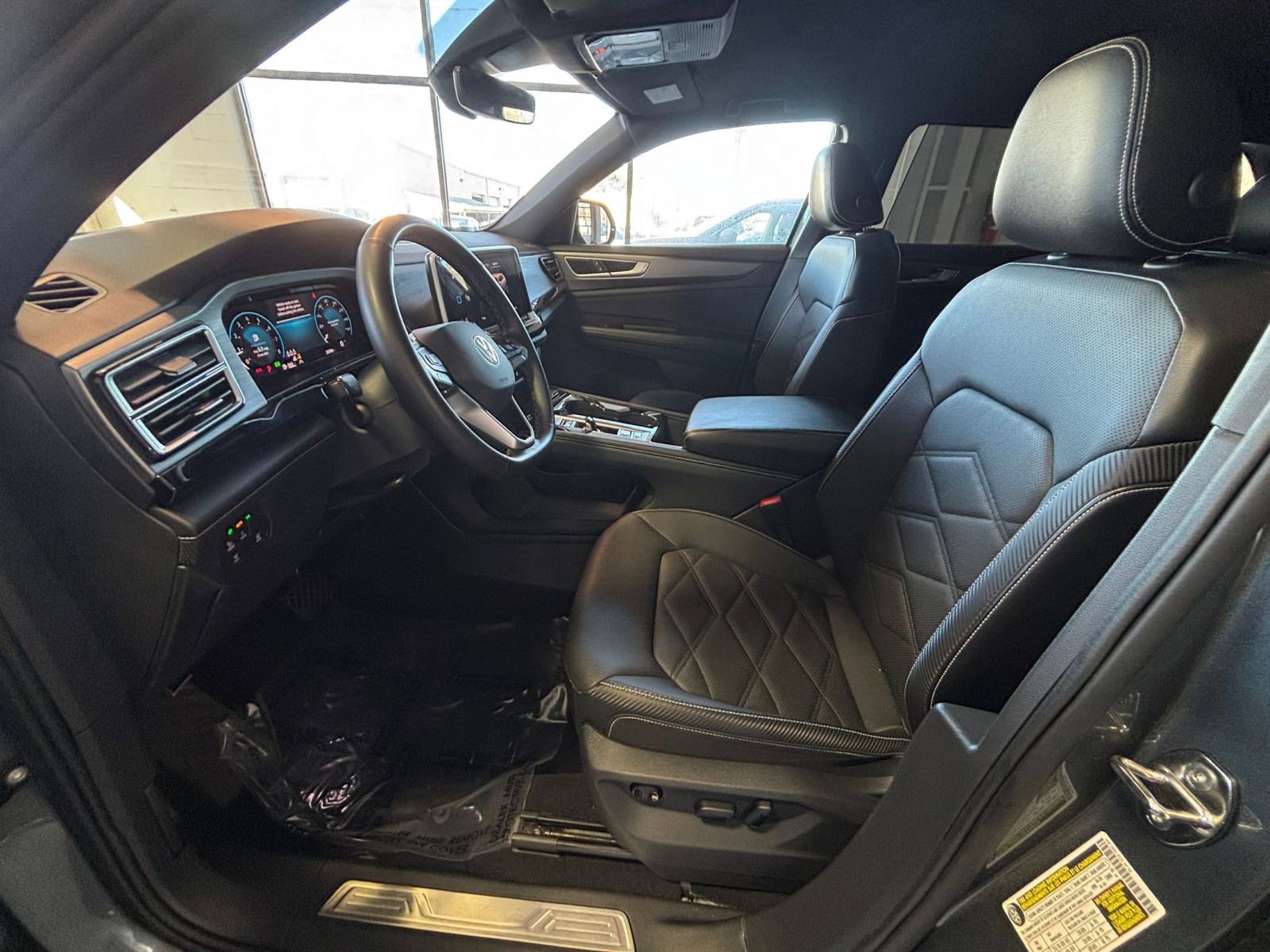 Used 2025 Volkswagen Atlas Cross Sport SE image 31