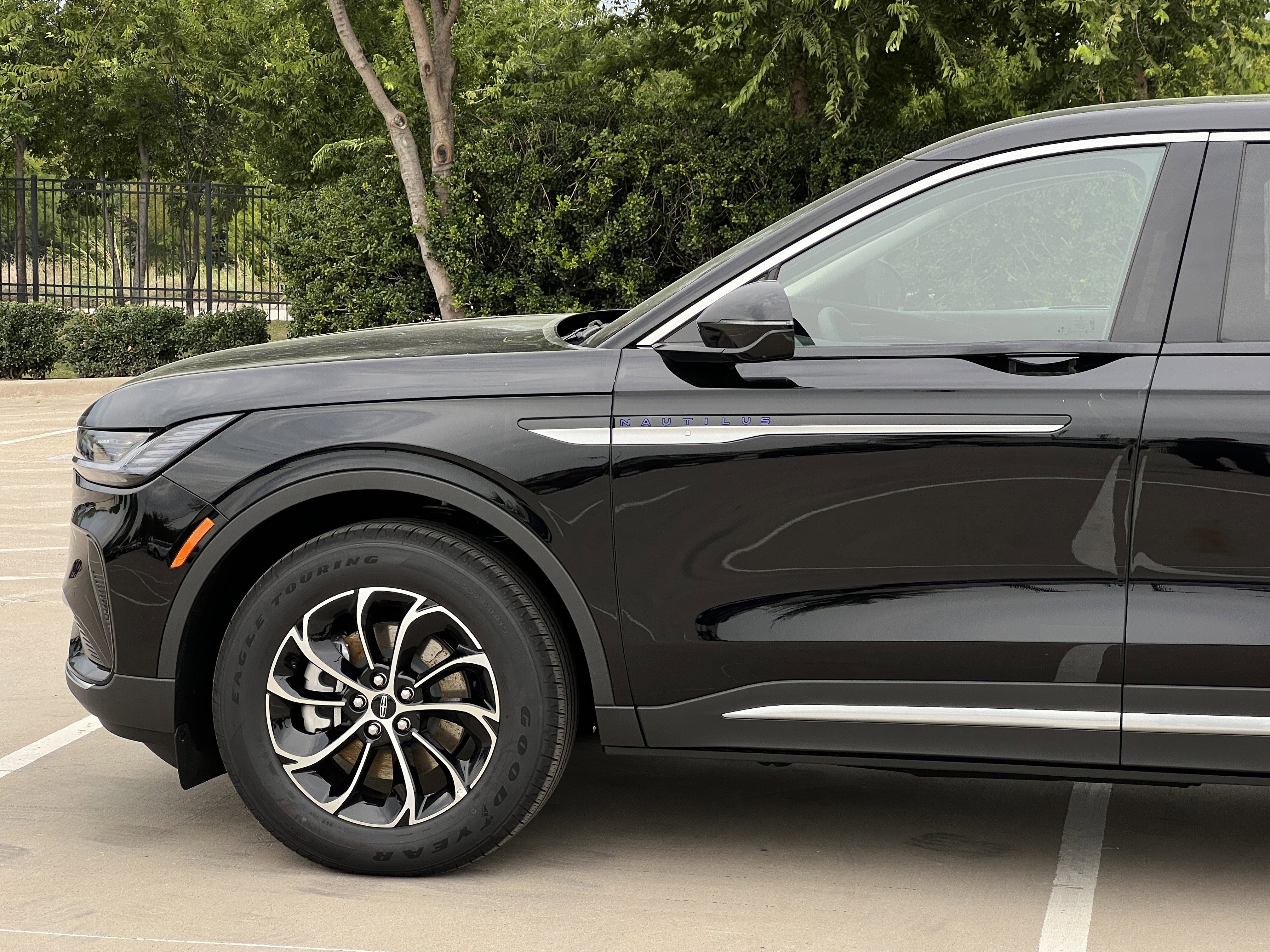 New 2025 Lincoln Nautilus Premier image 5