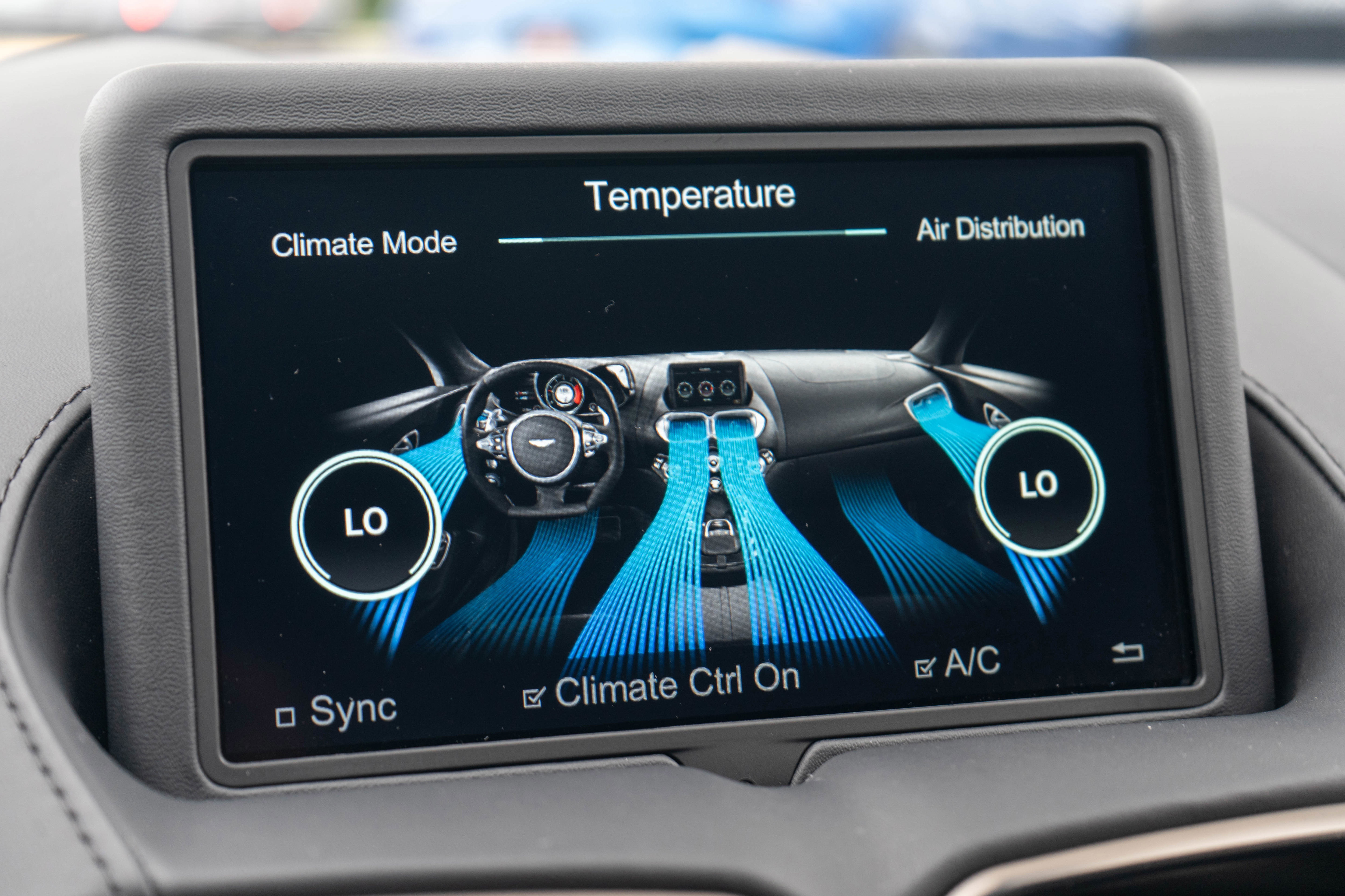 Used 2022 Aston Martin V8 Vantage Coupe image 37