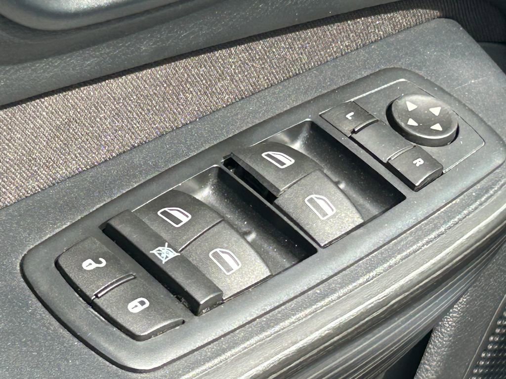 Used 2016 Jeep Cherokee Sport FWD image 26