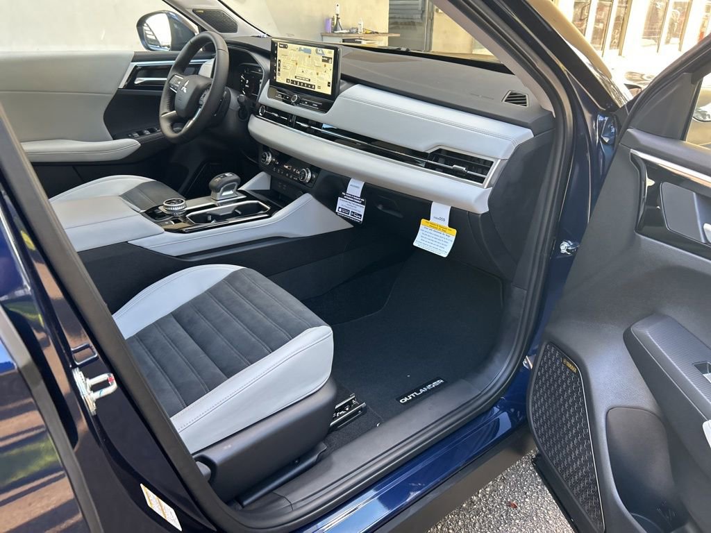 New 2025 Mitsubishi Outlander SE image 23