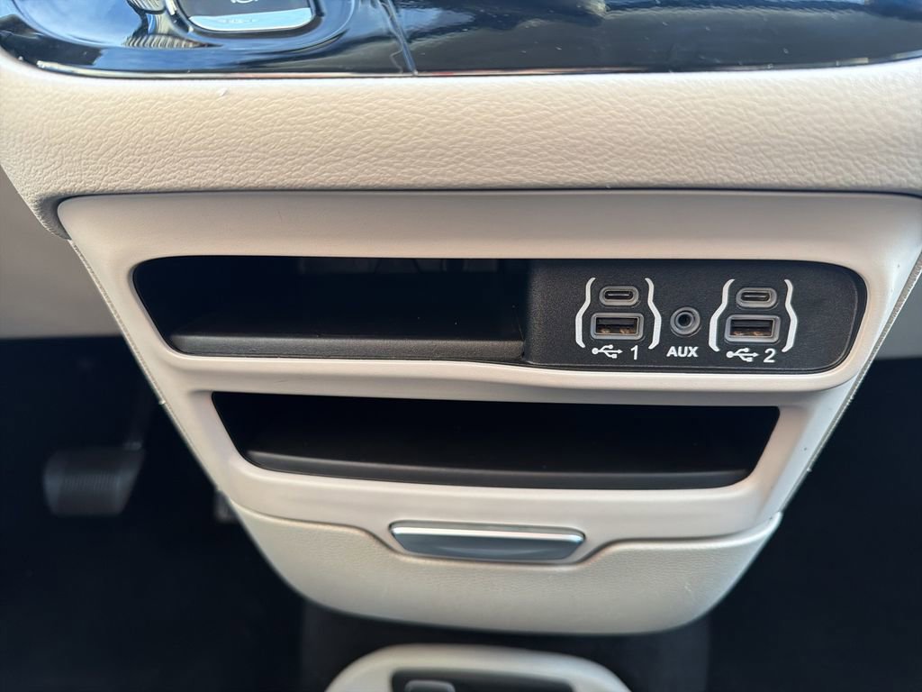 Used 2024 Chrysler Pacifica Touring-L FWD image 73