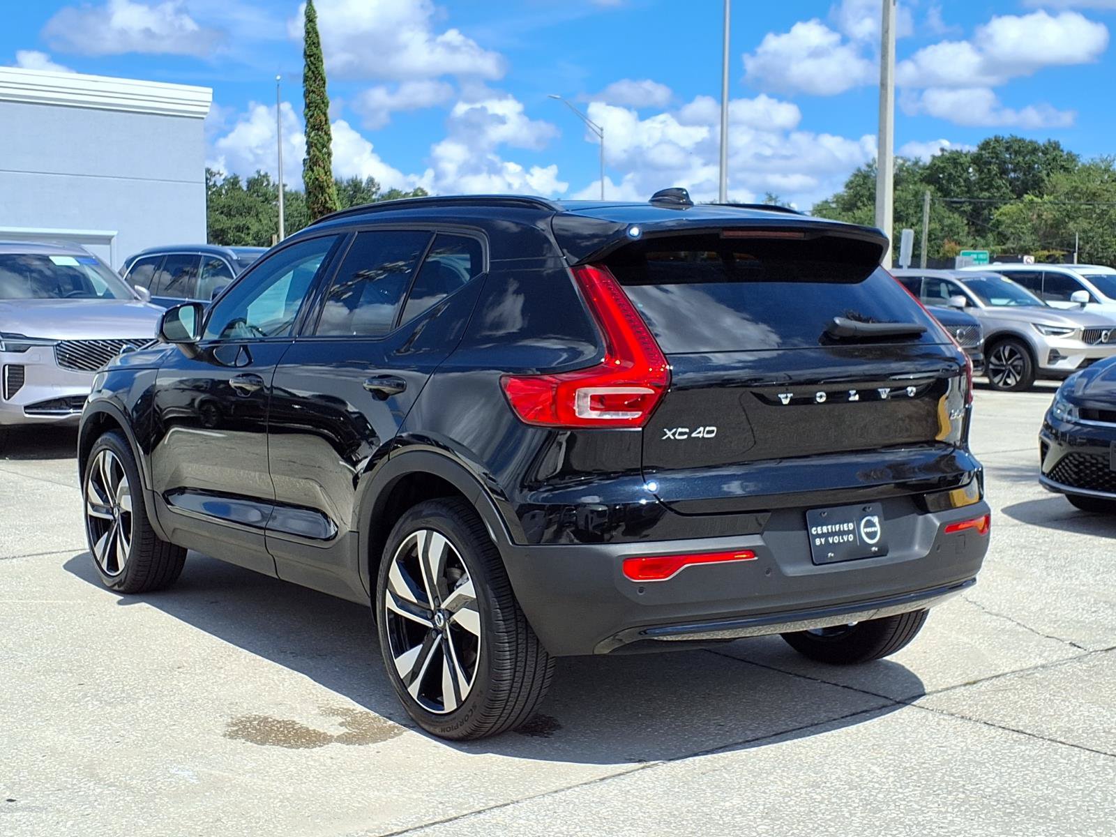 Certified 2025 Volvo XC40 B5 Ultra AWD/4WD image 5