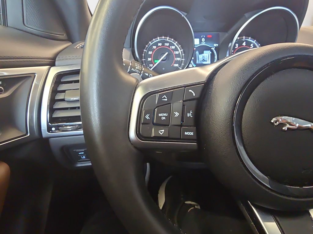 Used 2020 Jaguar F-TYPE Coupe RWD image 18