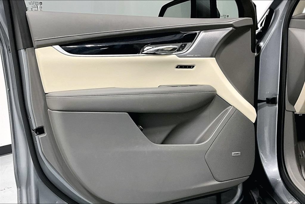 Used 2024 Cadillac XT6 Premium Luxury w/ Technology Package FWD image 22
