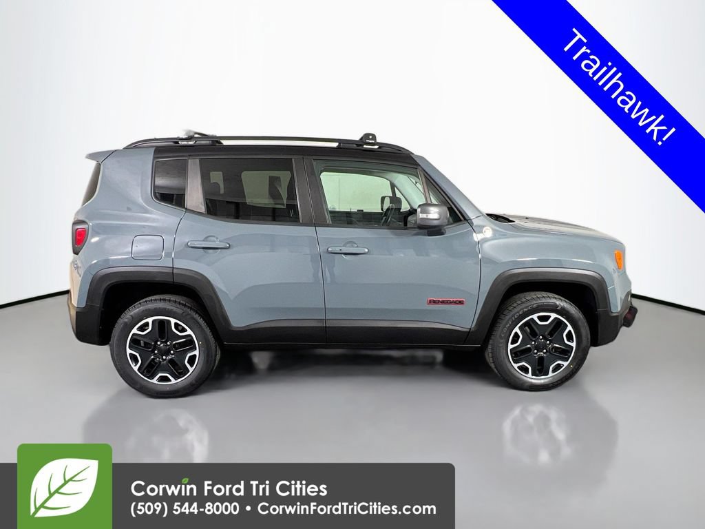 Used 2017 Jeep Renegade Trailhawk w/ Cold Weather Group II AWD/4WD image 18