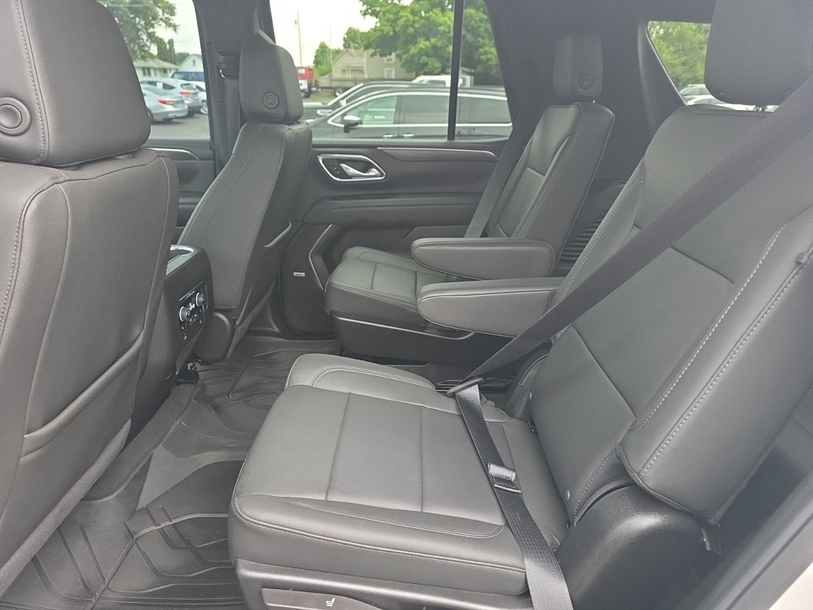 Used 2024 Chevrolet Tahoe Z71 w/ Luxury Package AWD/4WD image 22