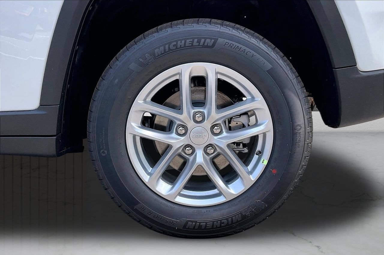 New 2026 Jeep Grand Cherokee Laredo X RWD image 29