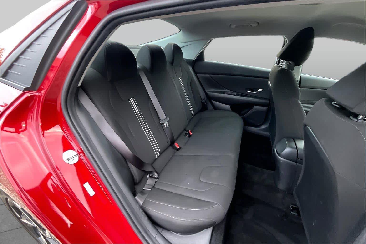 Used 2023 Hyundai Elantra SEL w/ Convenience Package FWD image 18