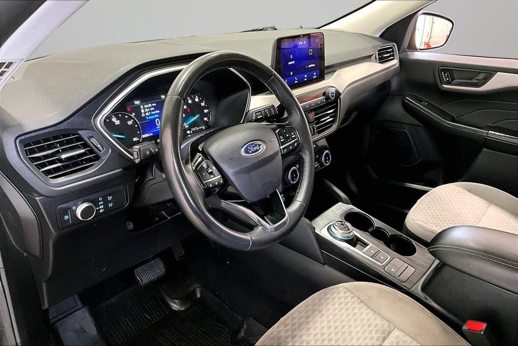 Used 2022 Ford Escape SE w/ Cold Weather Package image 17