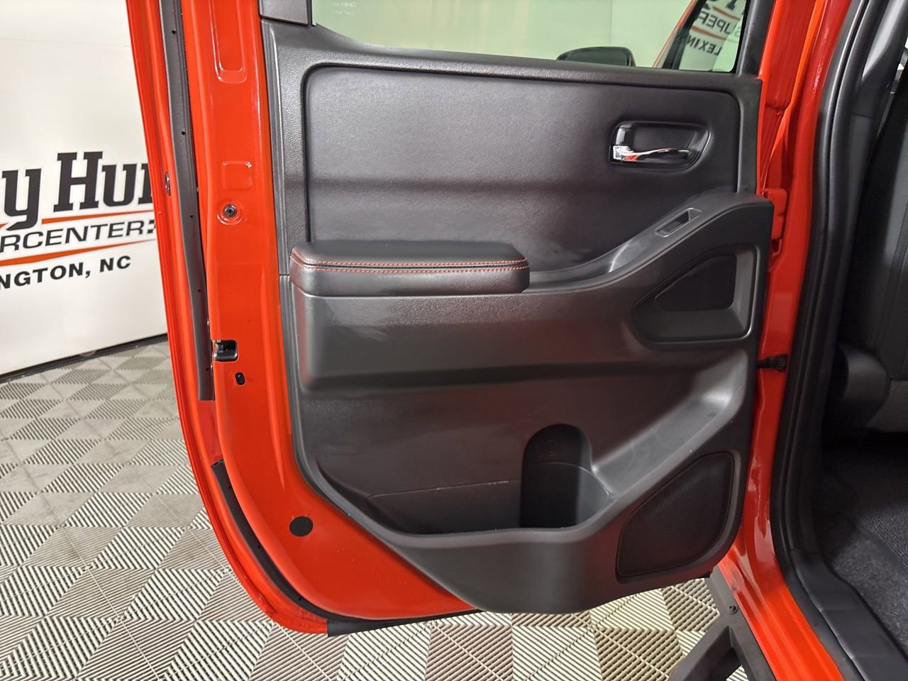 Used 2025 Nissan Frontier PRO-4X w/ Pro Convenience Package image 19