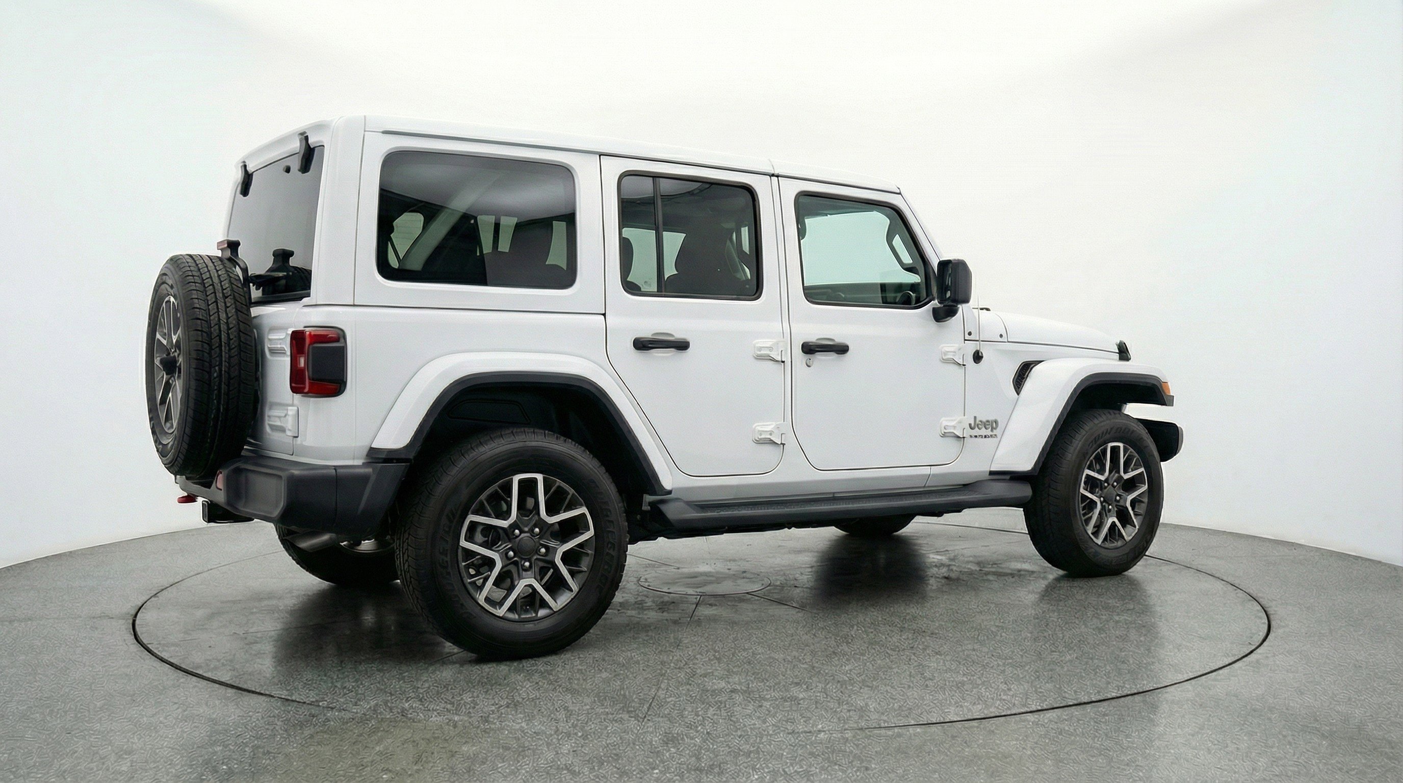 Used 2025 Jeep Wrangler Sahara image 9