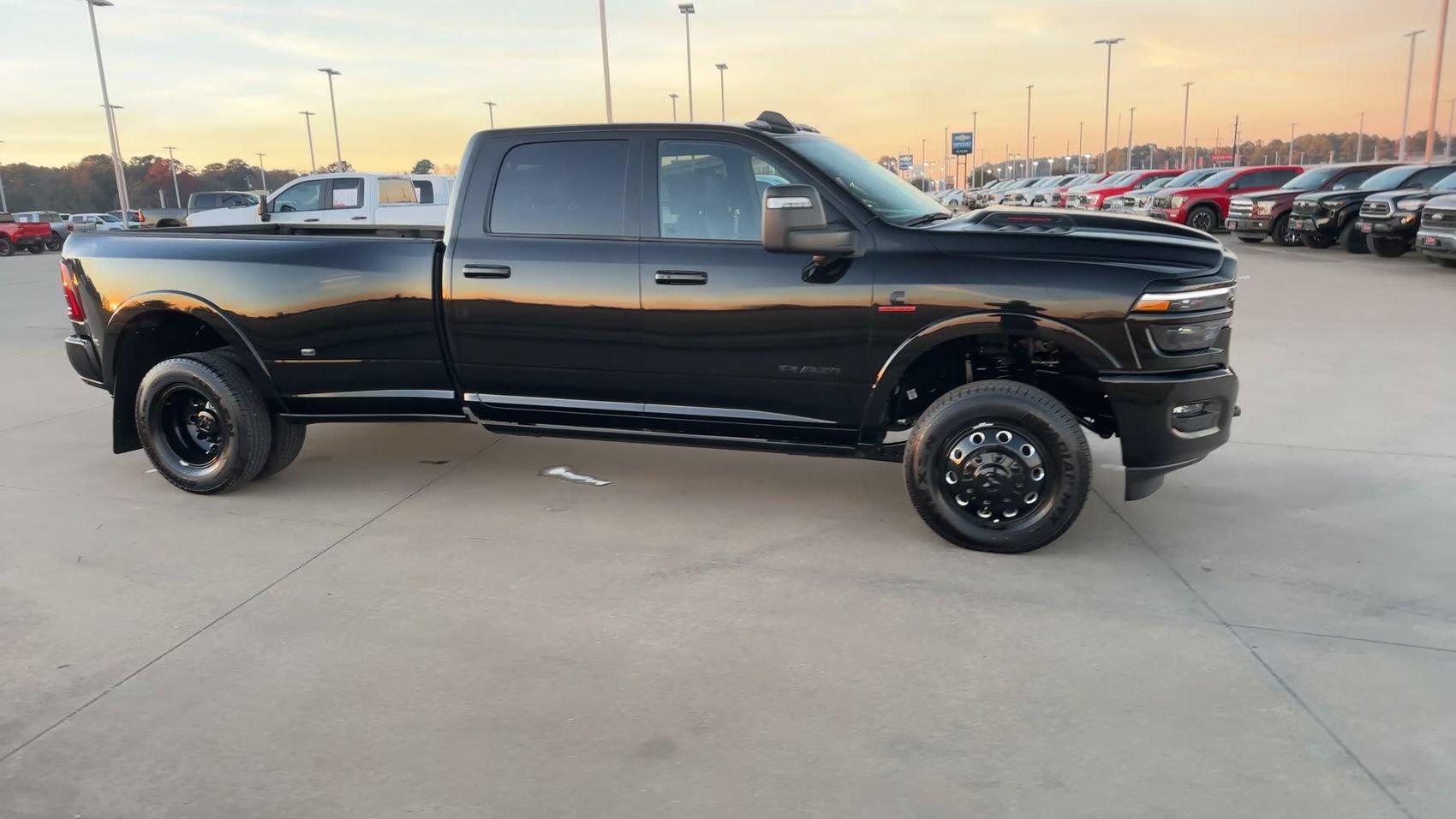 Used 2025 RAM 3500 Limited AWD/4WD image 9