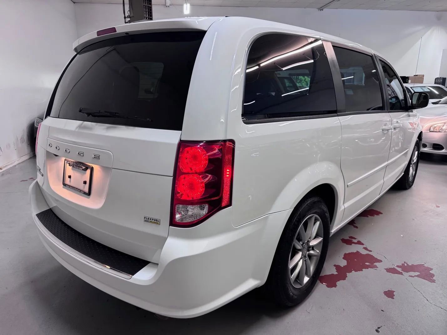 Used 2017 Dodge Grand Caravan SE w/ Power Window Group FWD image 3