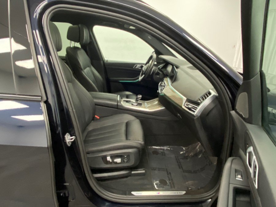 Used 2019 BMW X5 xDrive50i w/ M Sport Package AWD/4WD image 23