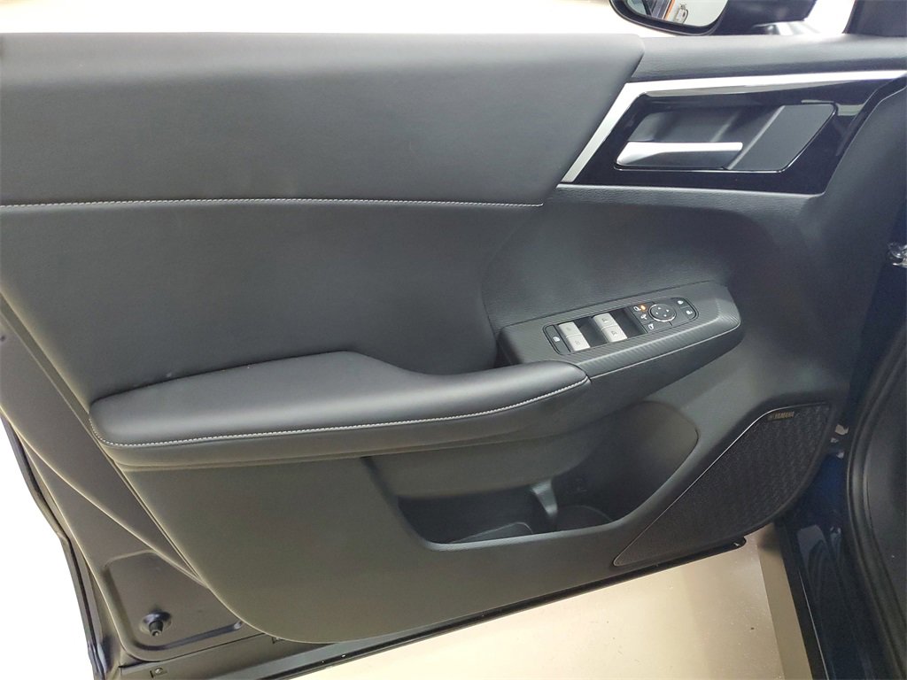 New 2025 Mitsubishi Outlander SE image 19