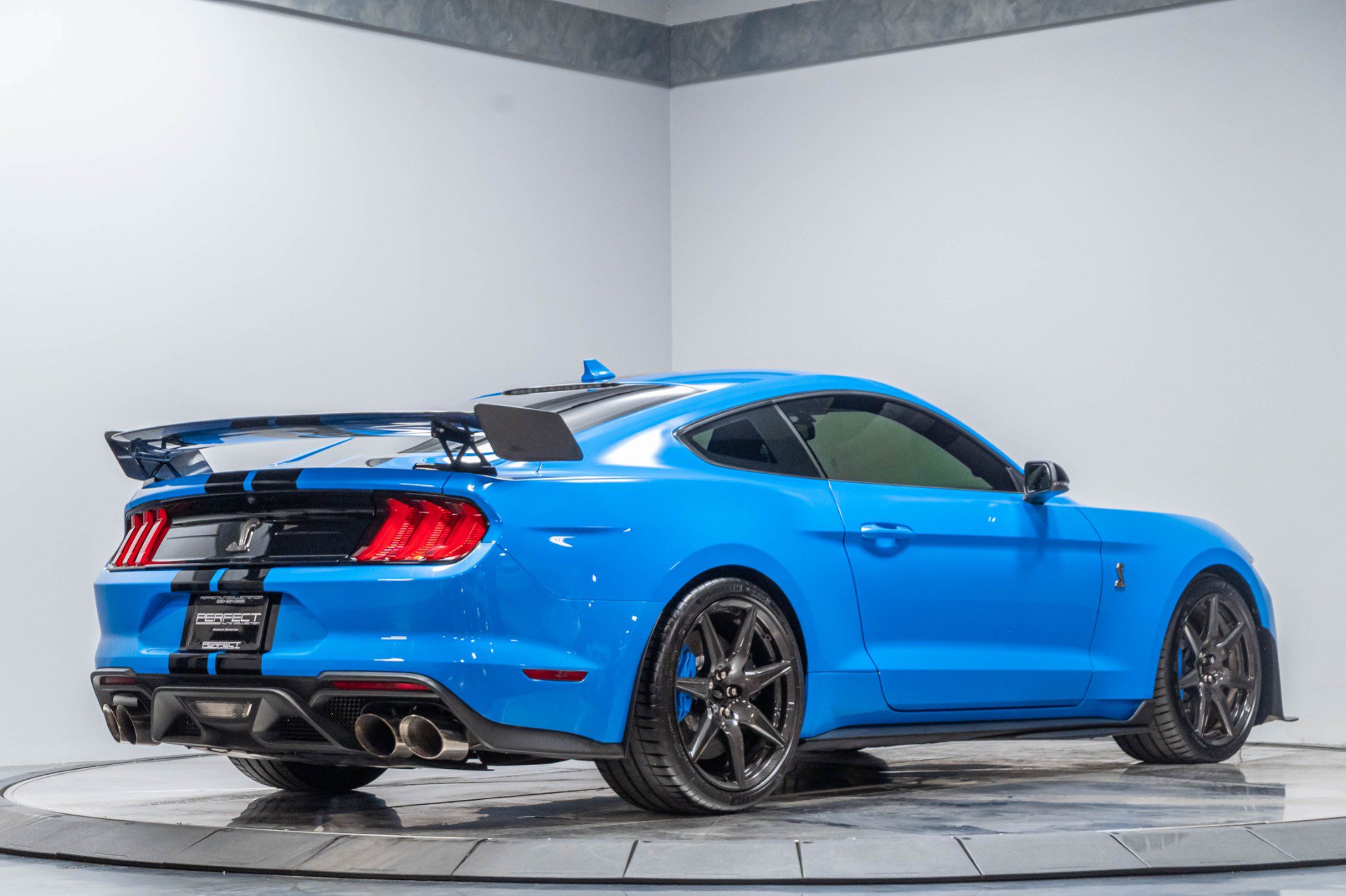 Used 2022 Ford Mustang Shelby GT500 w/ Carbon Fiber Track Pack RWD image 22