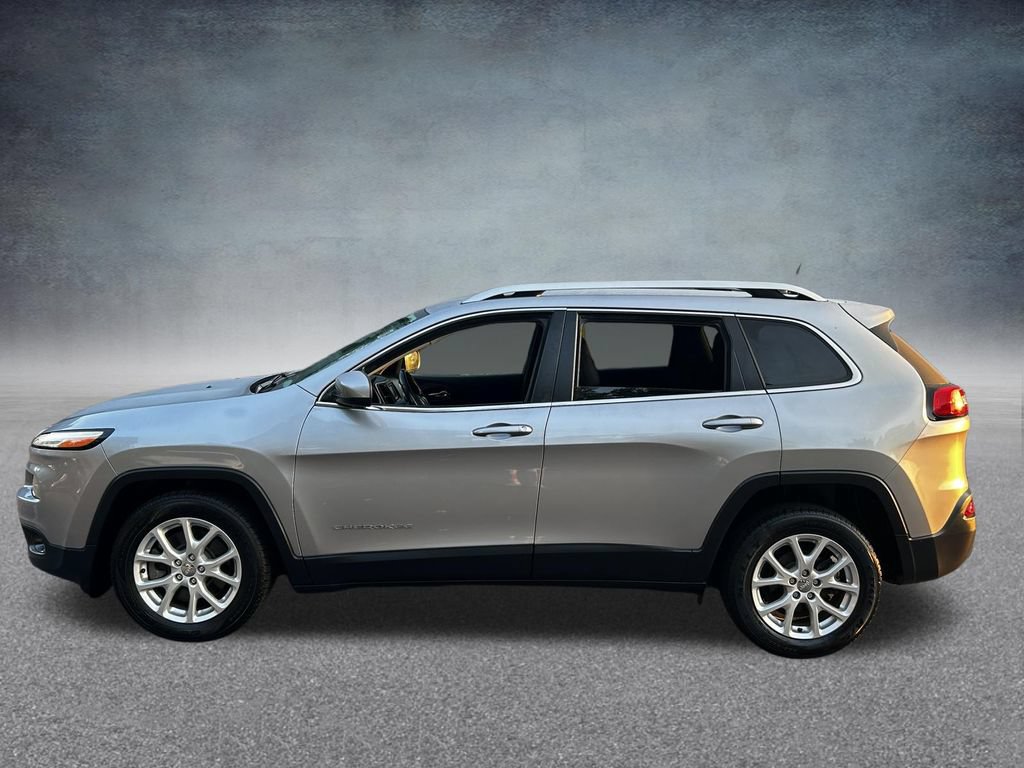 Used 2017 Jeep Cherokee Latitude FWD image 4