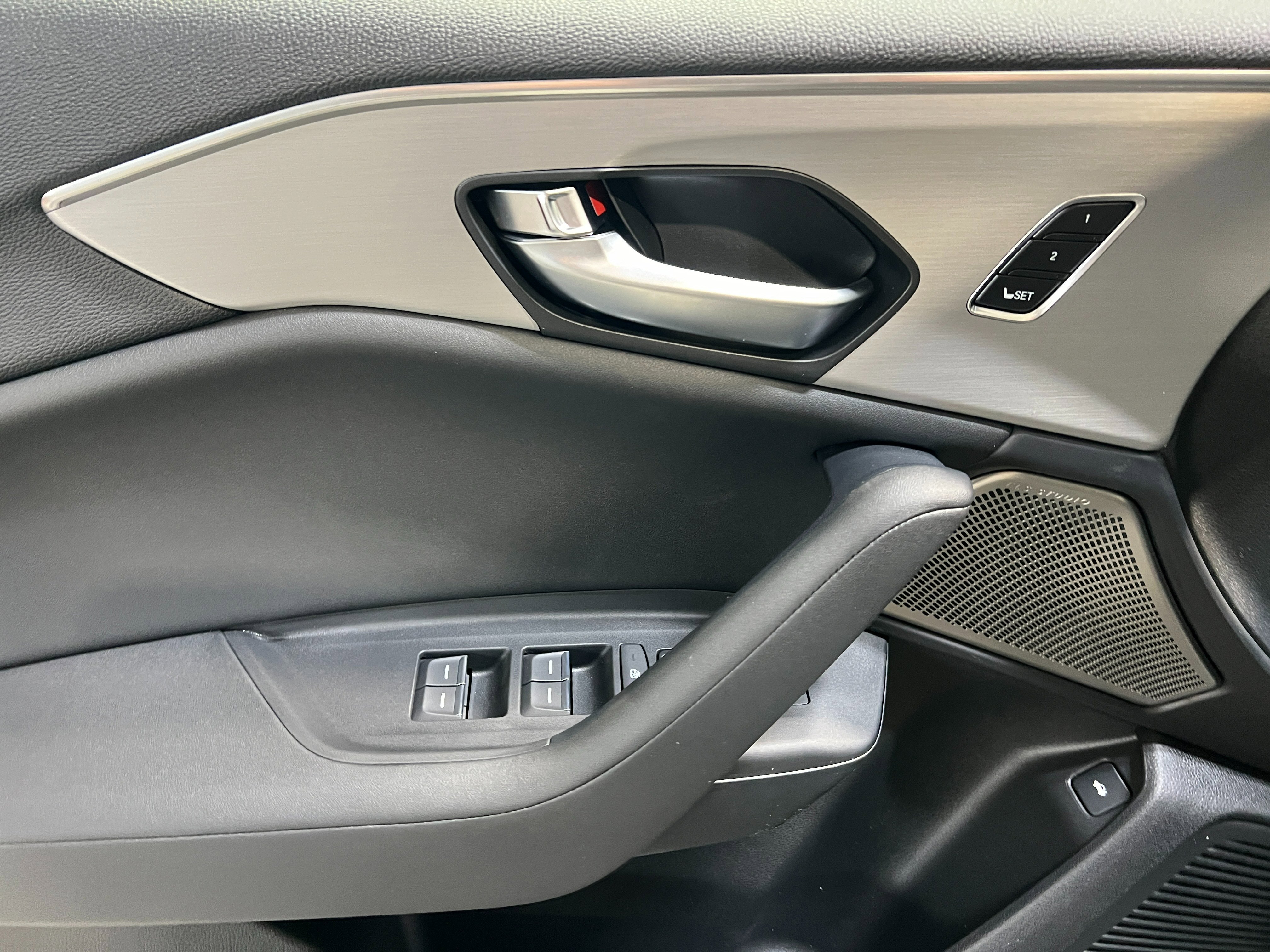 Used 2025 Acura TLX w/ Technology Package image 12