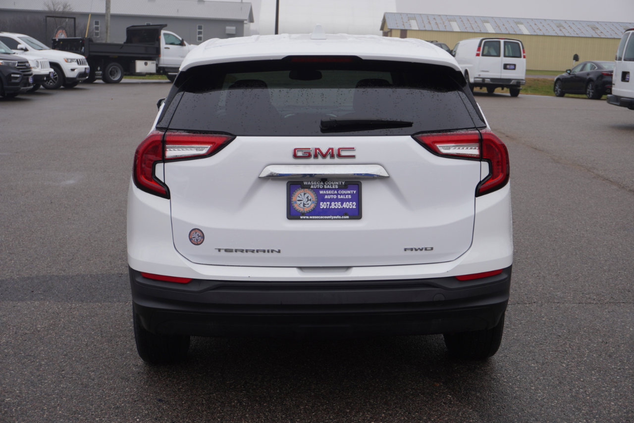 Used 2022 GMC Terrain SLE image 4