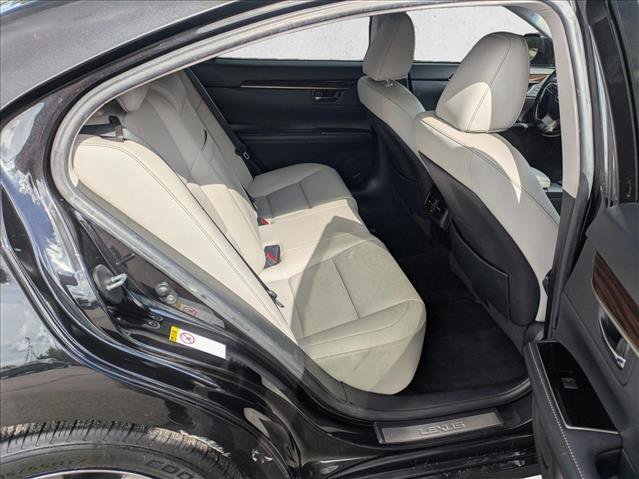 Used 2017 Lexus ES 300h w/ Navigation System Package image 18
