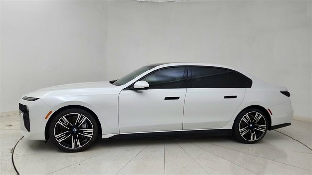 Used 2023 BMW i7 xDrive60 image 3