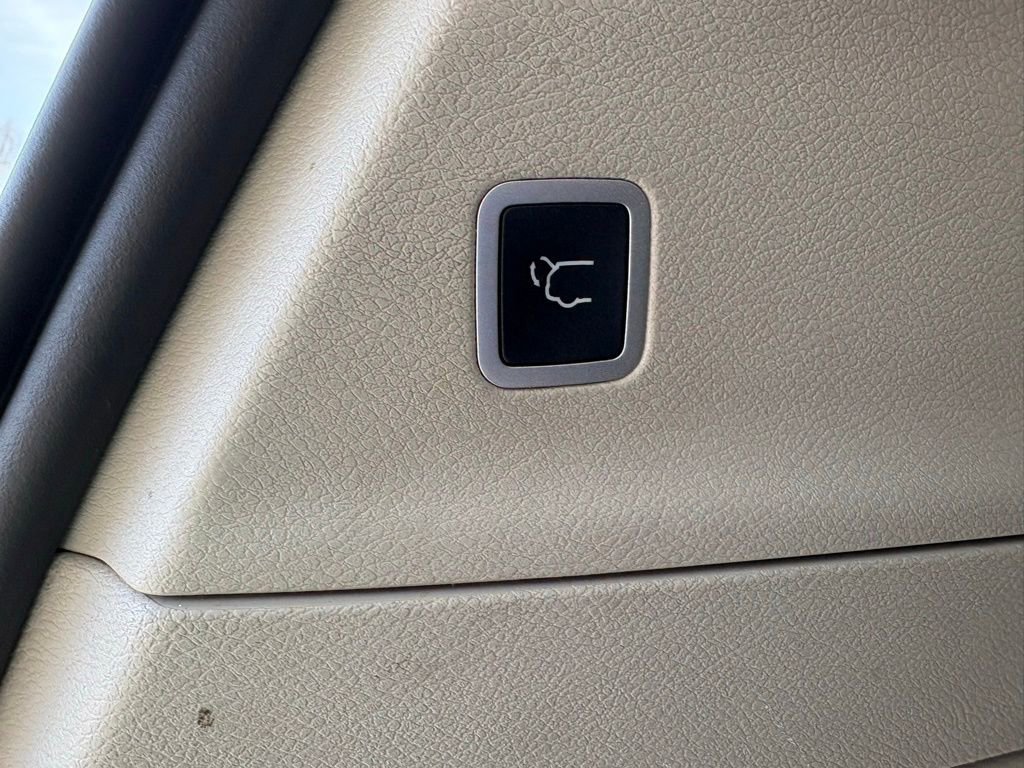 Used 2023 Chrysler Pacifica Touring-L image 15