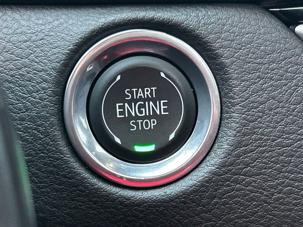 Used 2025 Cadillac XT4 Sport w/ Cold Weather Package image 27