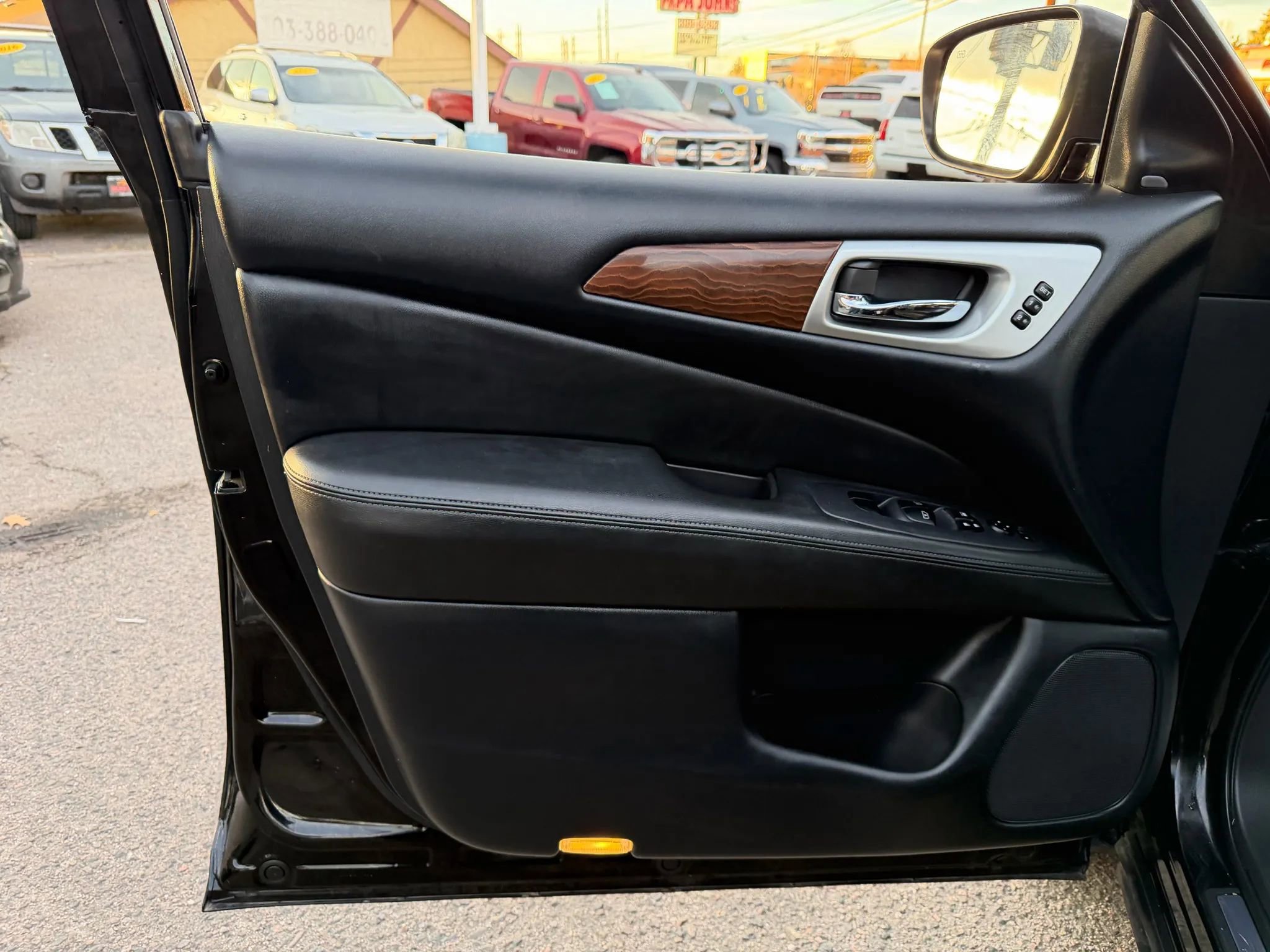 Used 2018 Nissan Pathfinder Platinum w/ Cargo Package image 13