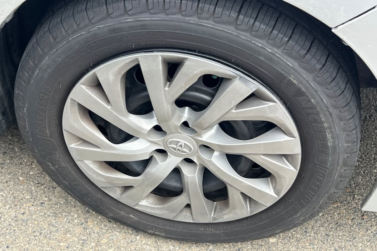 Used 2019 Toyota Corolla LE FWD image 15